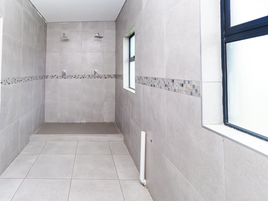 6 Bedroom Property for Sale in Gateway Manor North West
